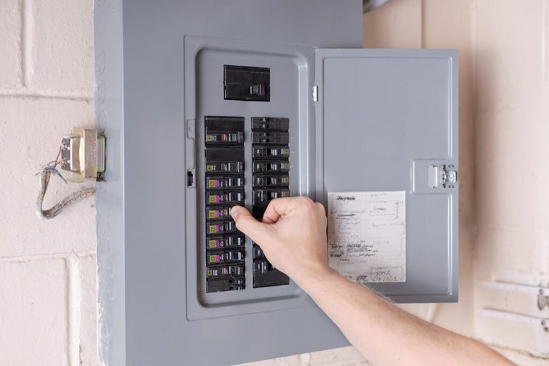 reset-tripped-circuit-breaker-1024x683-1